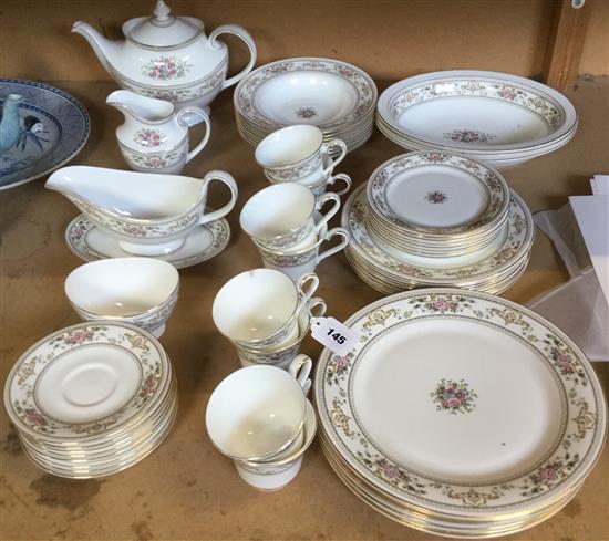 Doulton dinner & tea service Alta pattern